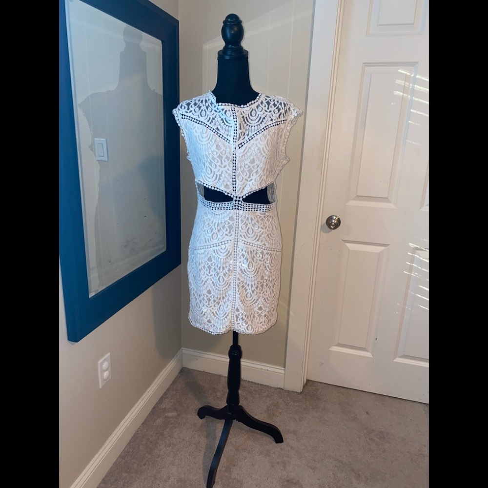 White lace detail dress with cut out